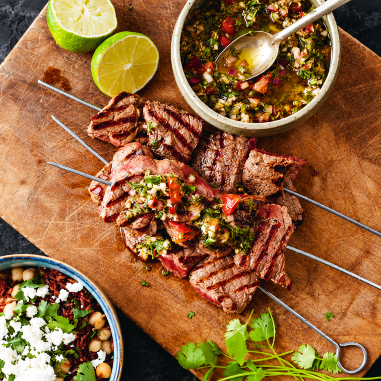 Runderspiesjes met chimichurri & wilderijstsla