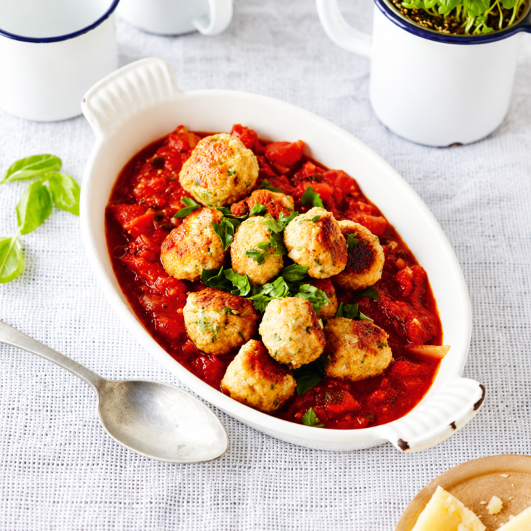 Kippenballetjes met tomatensaus