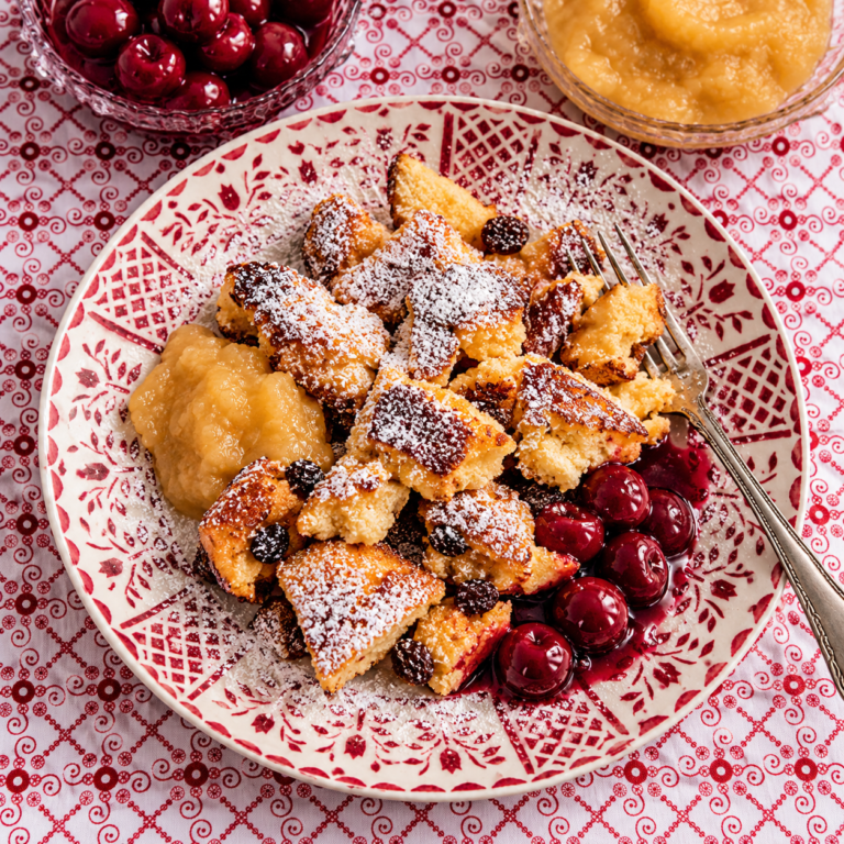Kaiserschmarrn met kersen en appelmoes