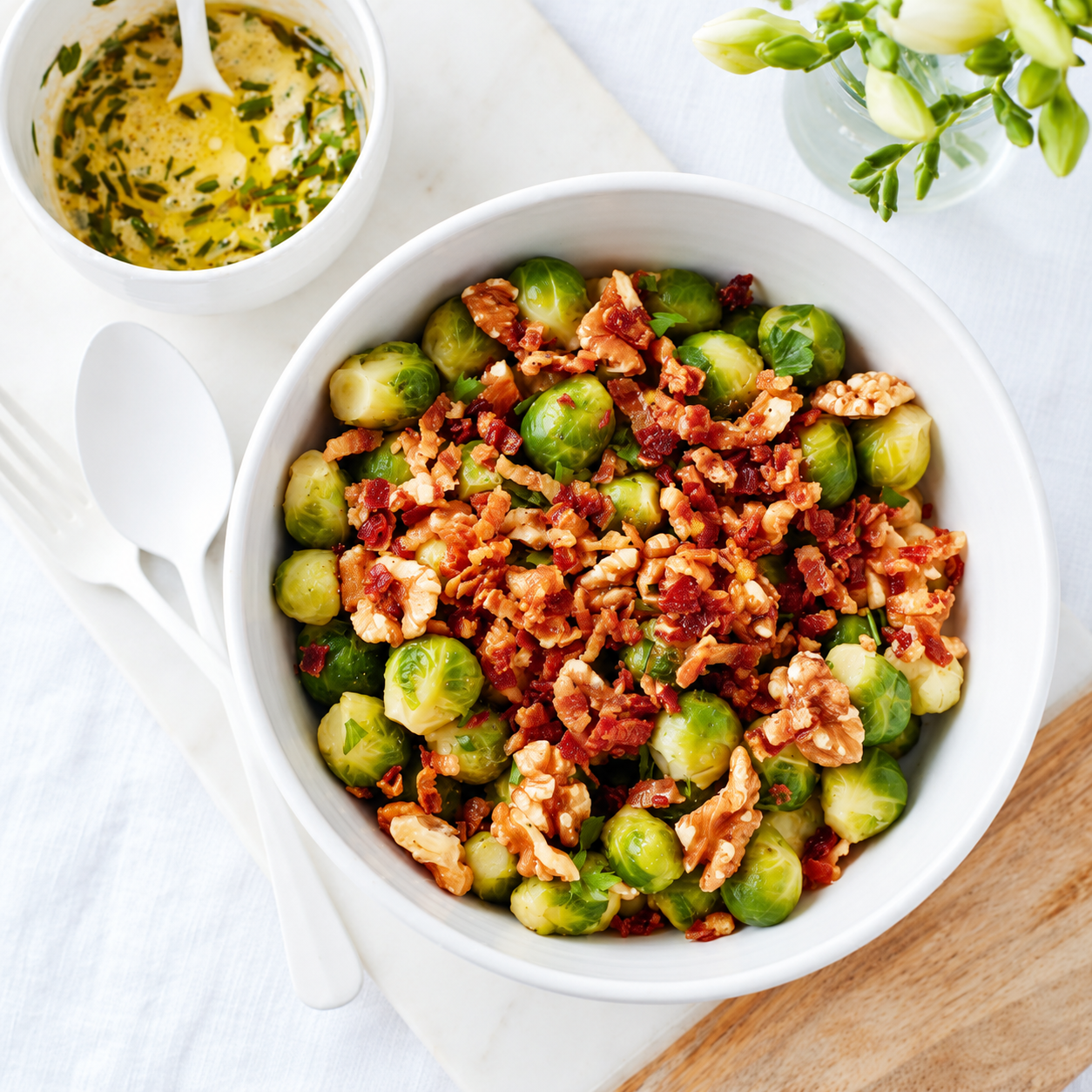 Spruitjes met pancetta, walnoten & mosterdvinaigrette